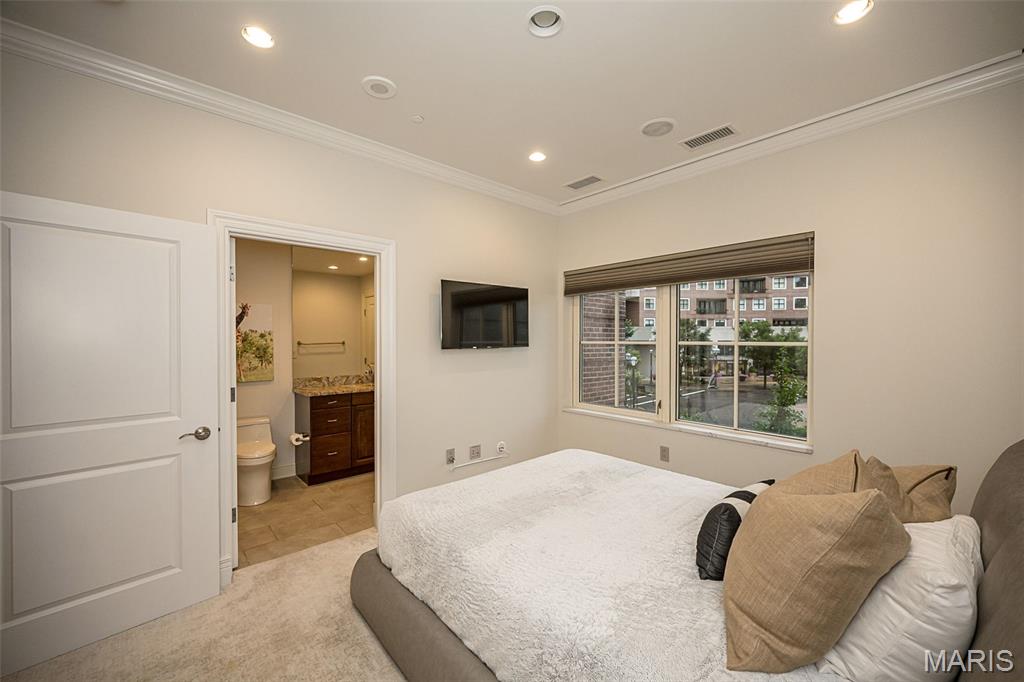 150 Carondelet Plaza Unit: 204