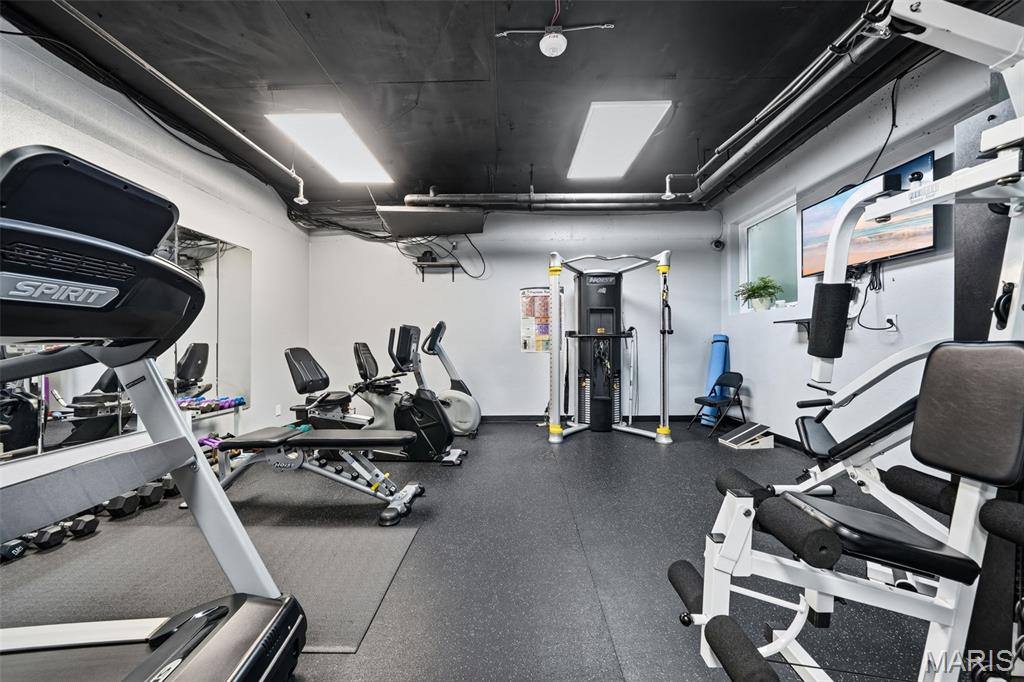 900 S Hanley Road Unit: 1D