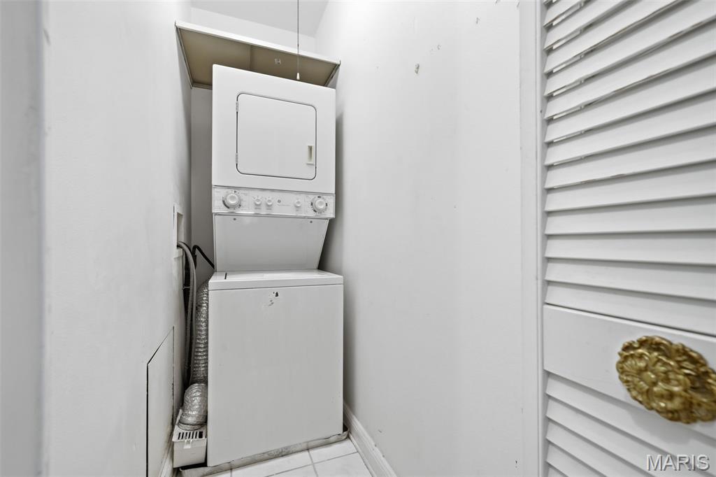 900 S Hanley Road Unit: 1D