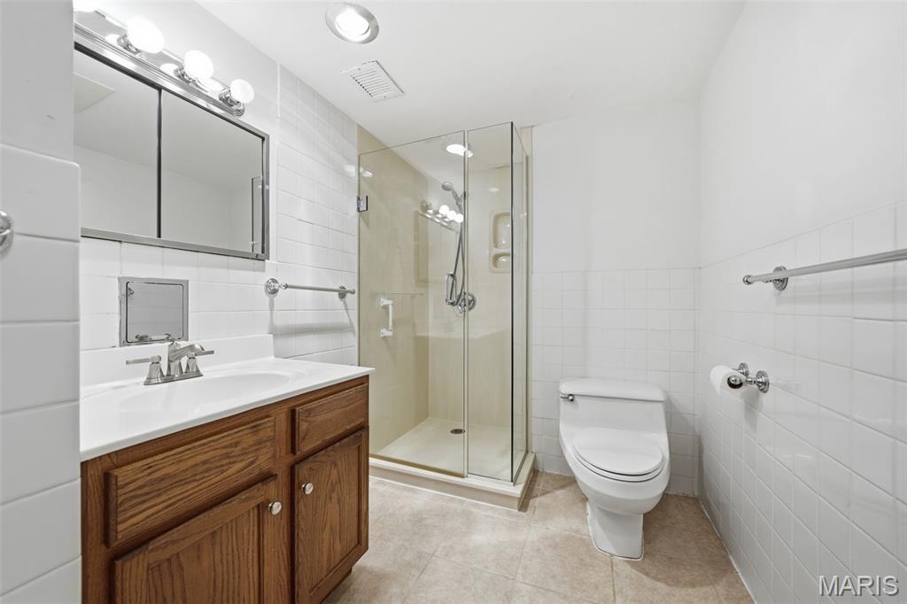900 S Hanley Road Unit: 1D