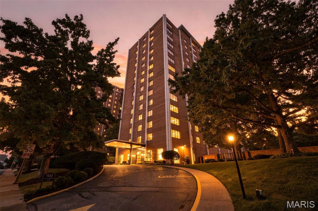 900 S Hanley Road Unit: 1D