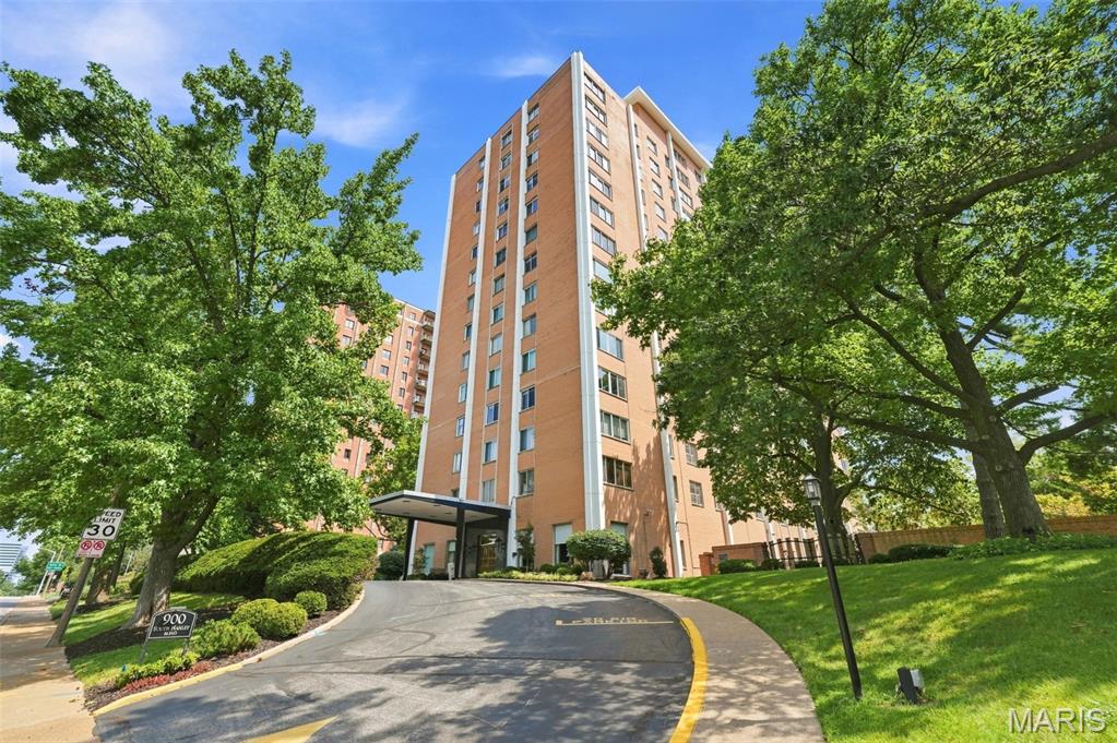 900 S Hanley Road Unit: 1D