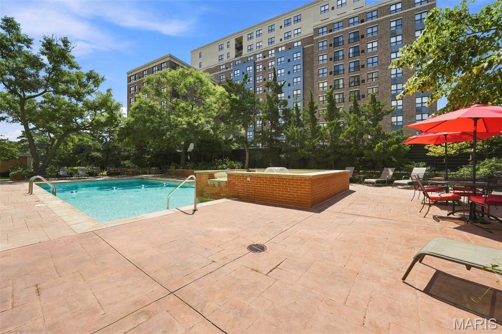 900 S Hanley Road Unit: 1D
