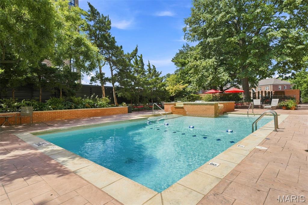 900 S Hanley Road Unit: 1D