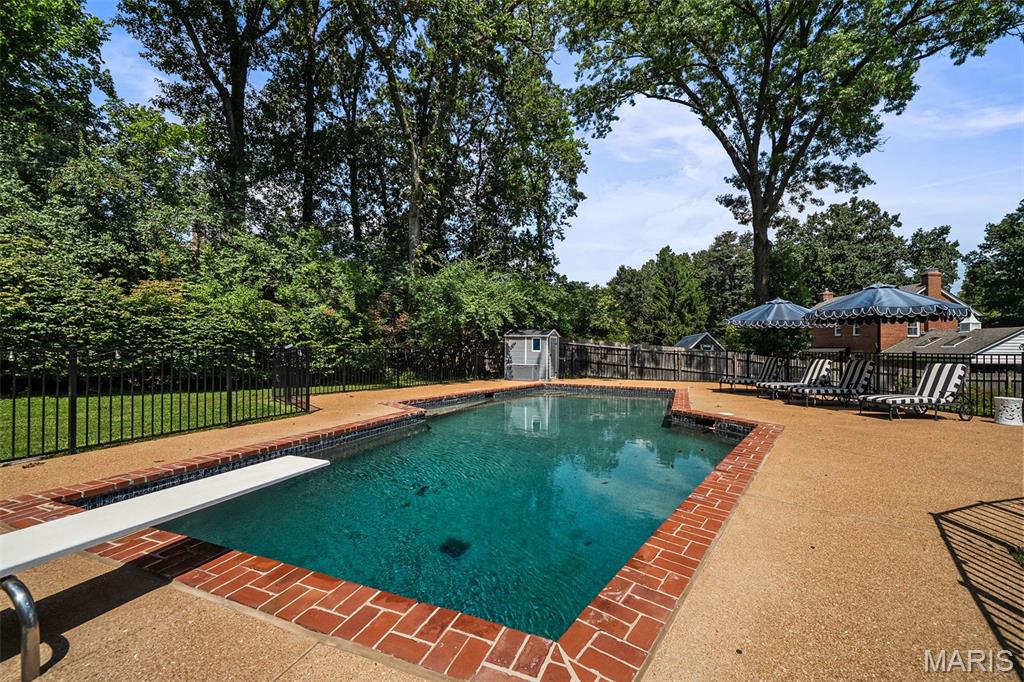 1289 Lay Road