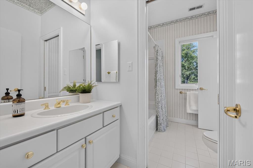 5 Outer Ladue Drive