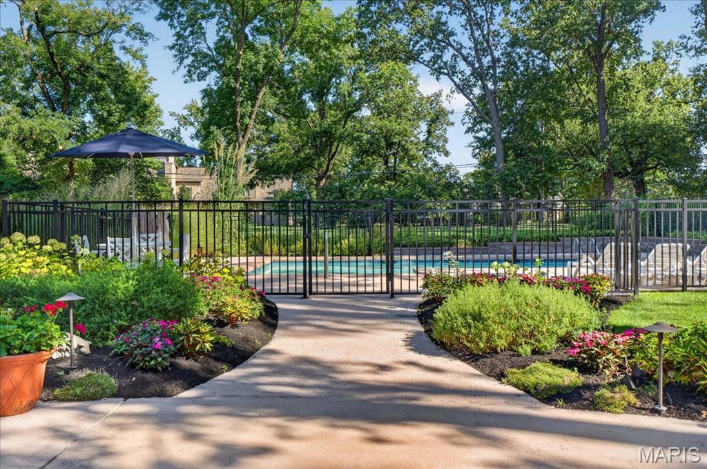 5 Outer Ladue Drive