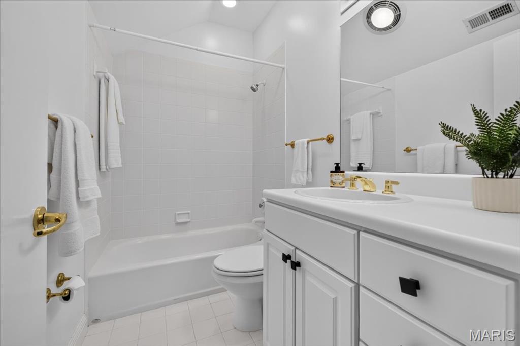 5 Outer Ladue Drive