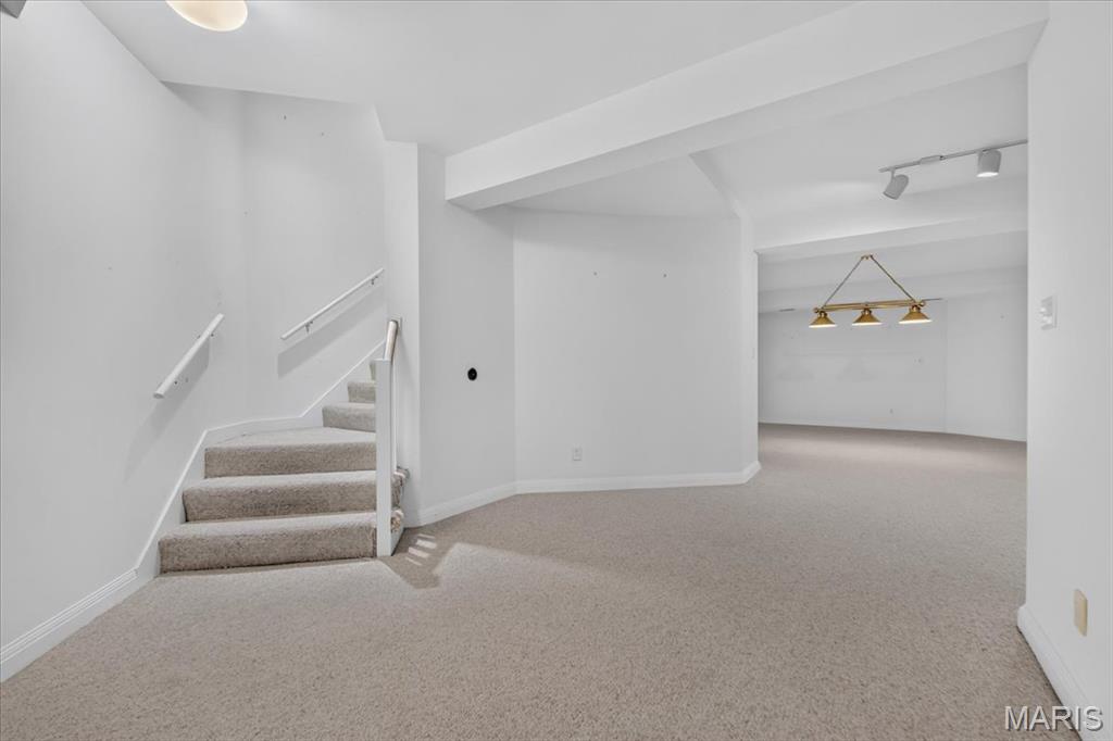 5 Outer Ladue Drive
