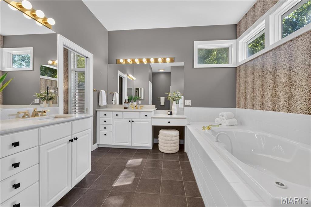 5 Outer Ladue Drive
