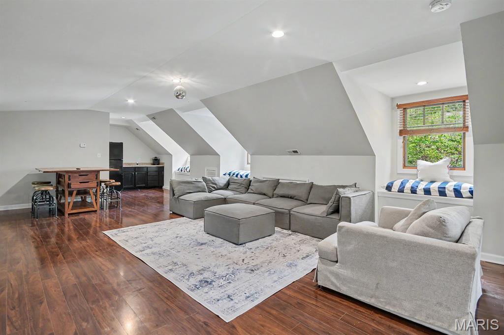 111 Edwin Avenue