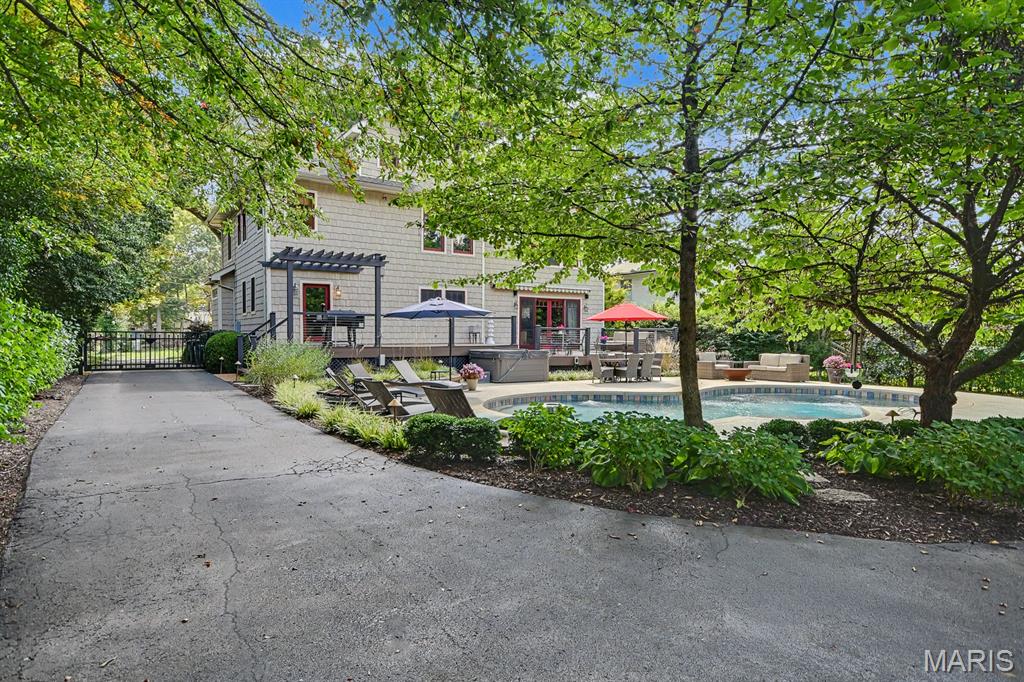 111 Edwin Avenue