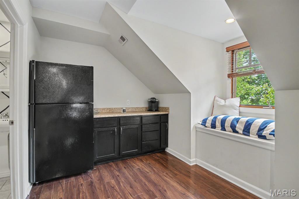111 Edwin Avenue