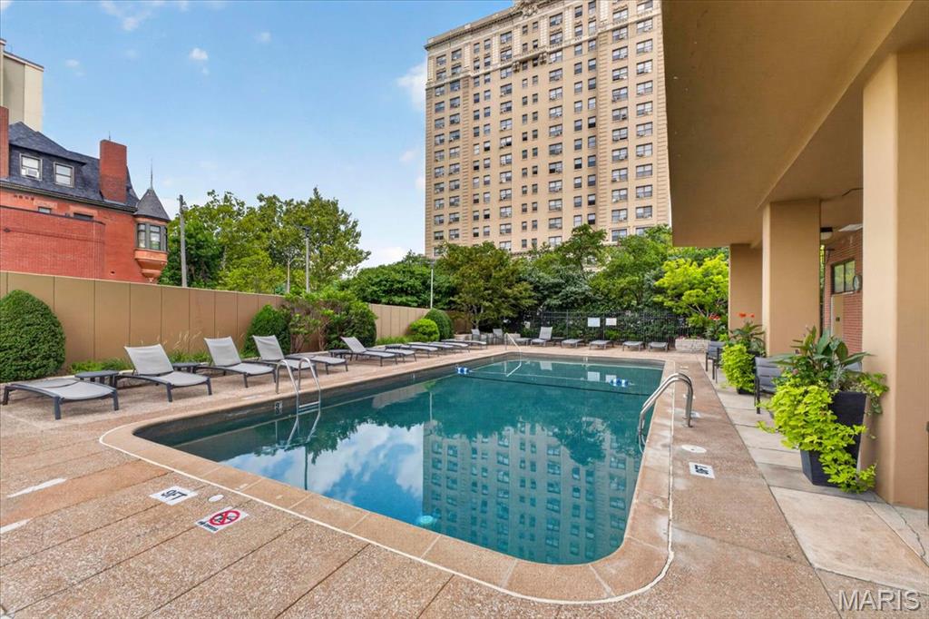 4466 W Pine Boulevard Unit: 14C