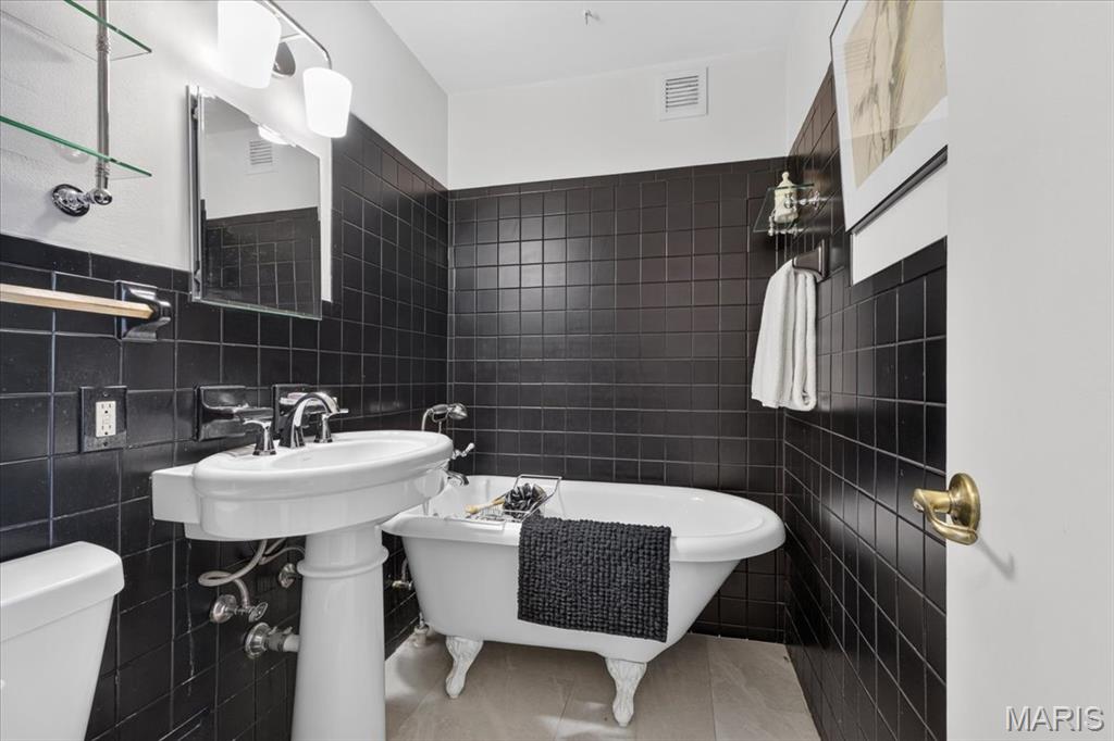 4466 W Pine Boulevard Unit: 14C