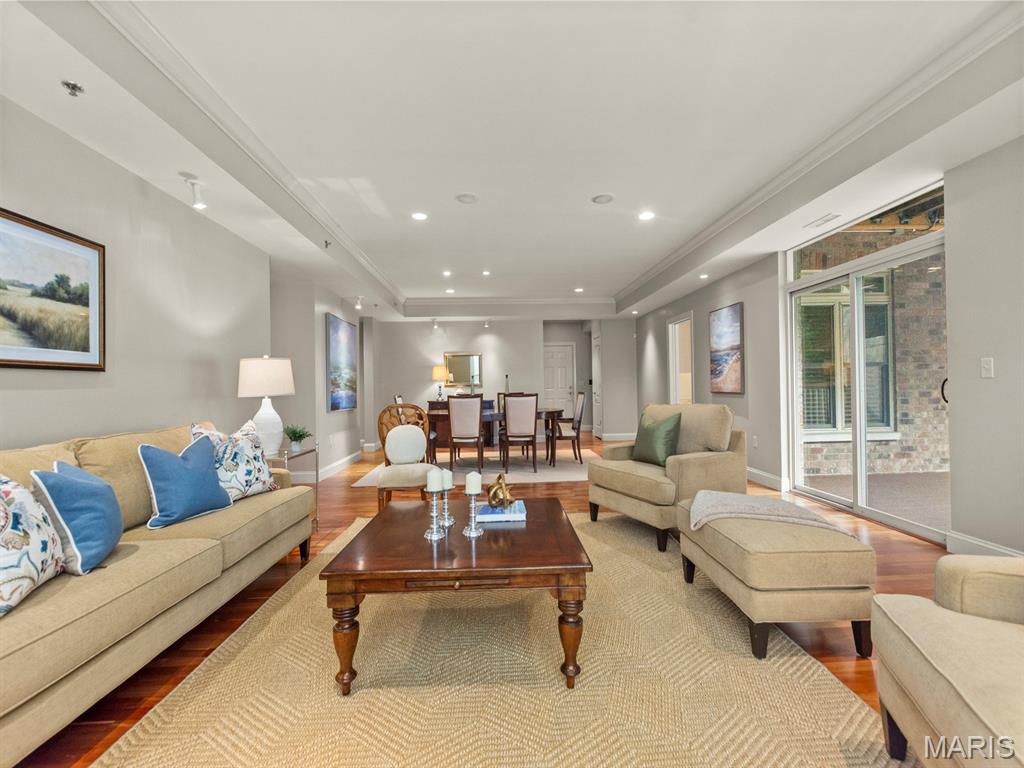 540 North and South Unit: 204