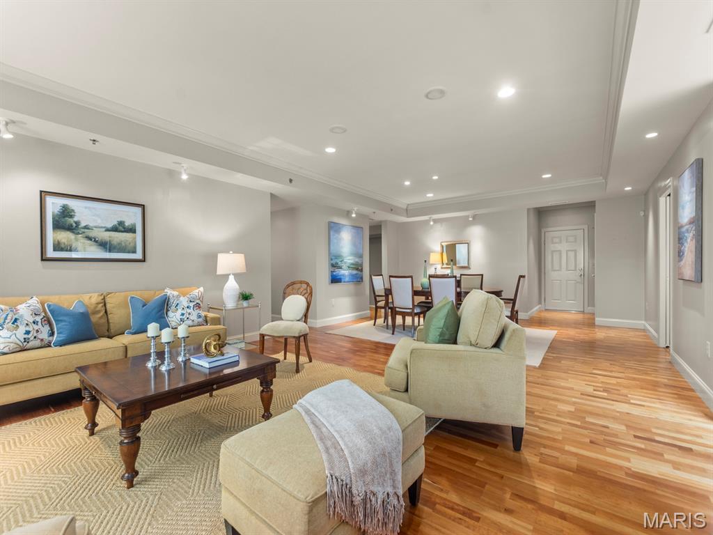 540 North and South Unit: 204