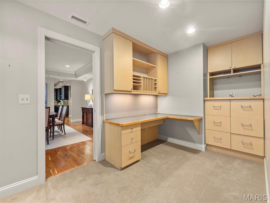 540 North and South Unit: 204