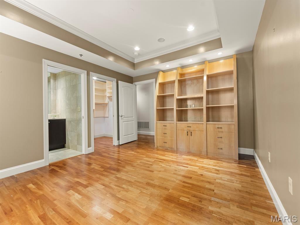 540 North and South Unit: 204