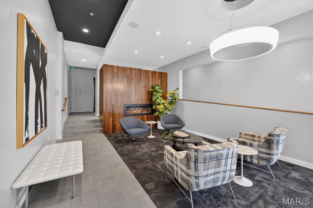 4101 Laclede Avenue Unit: 407