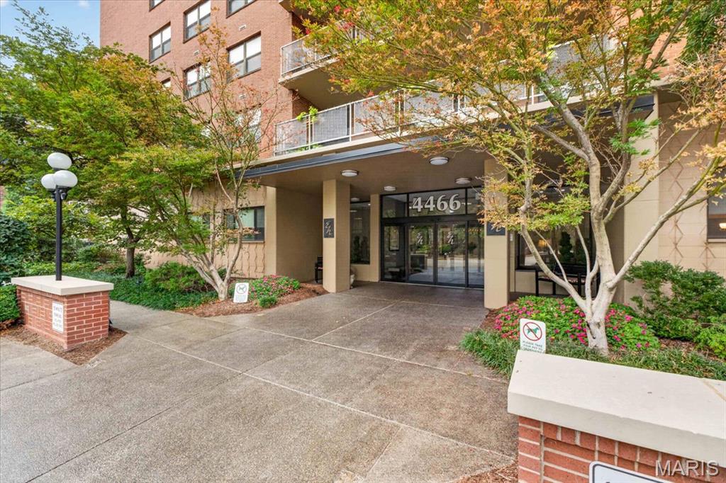 4466 W Pine Boulevard Unit: 8C