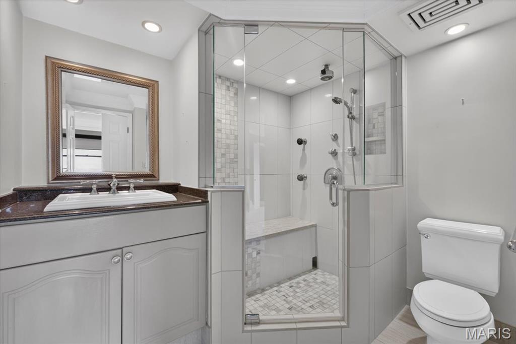 4466 W Pine Boulevard Unit: 8C
