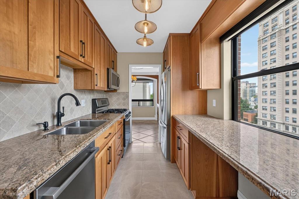 4466 W Pine Boulevard Unit: 8C