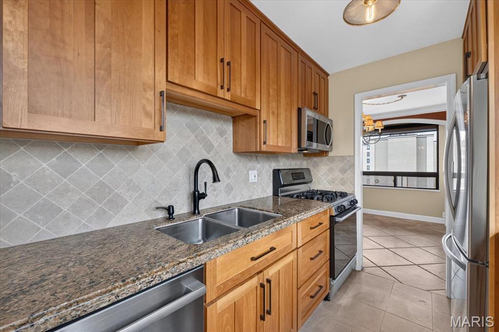 4466 W Pine Boulevard Unit: 8C