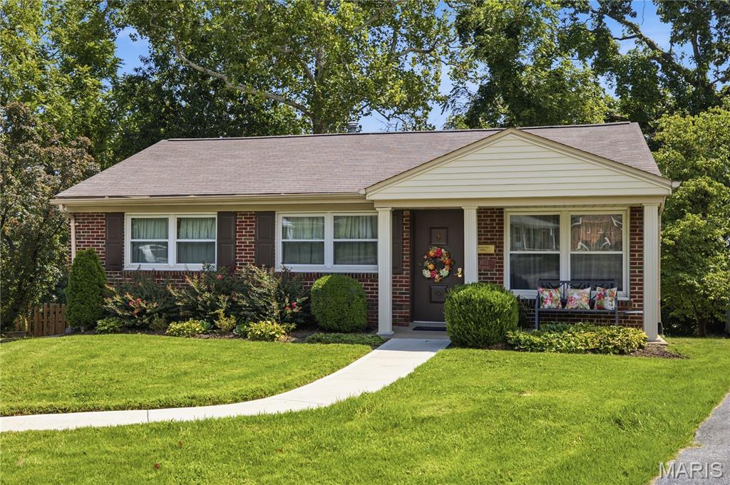 8712 E Bridgeport Avenue Brentwood Mo Us 63144 Mis26062164