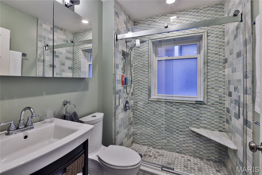 4943 Laclede Avenue Unit: 1W