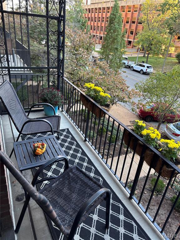 4943 Laclede Avenue Unit: 1W