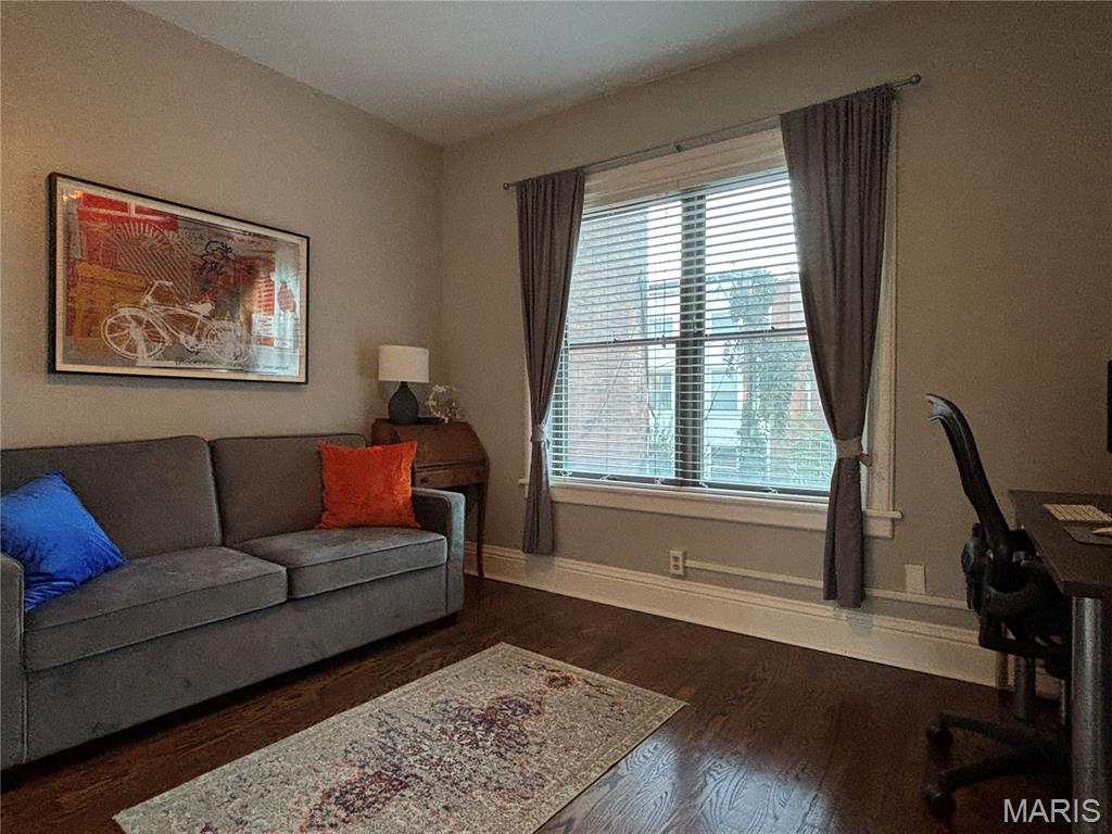 4943 Laclede Avenue Unit: 1W