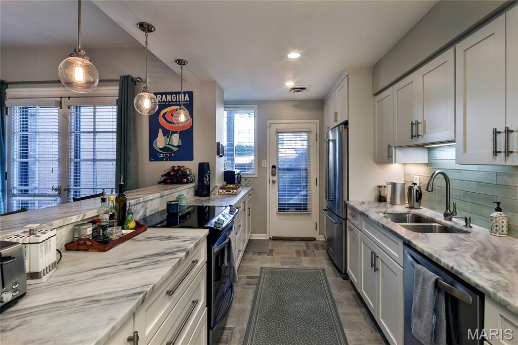 4943 Laclede Avenue Unit: 1W
