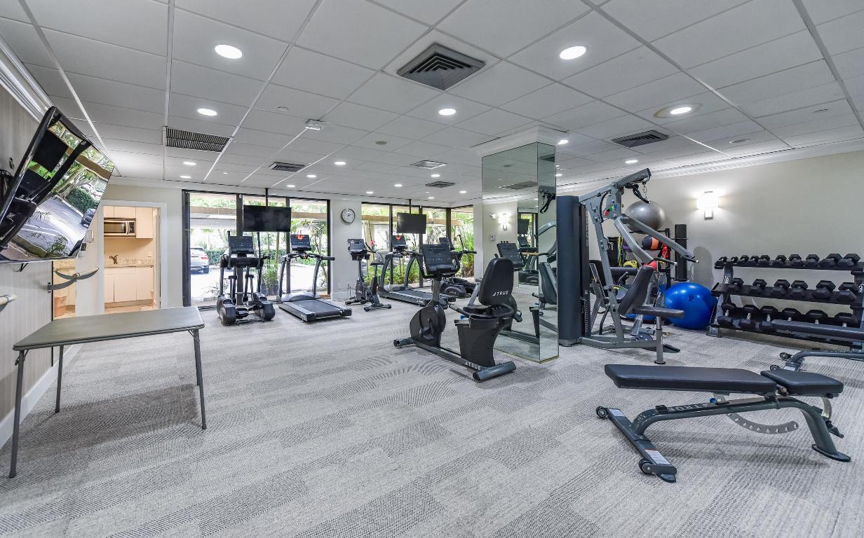 2427 Presidential Way Ph3