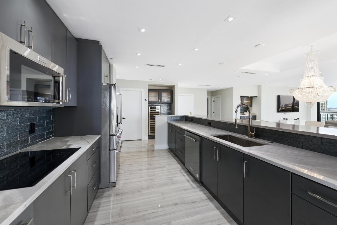 2427 Presidential Way Ph3