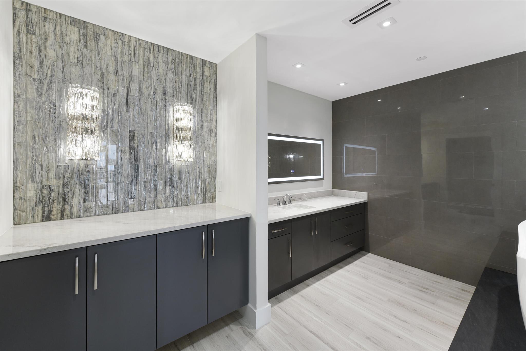 2427 Presidential Way Ph3