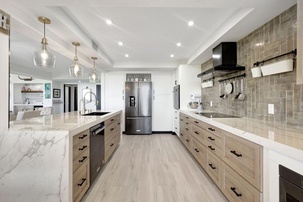 2427 Presidential Way 802