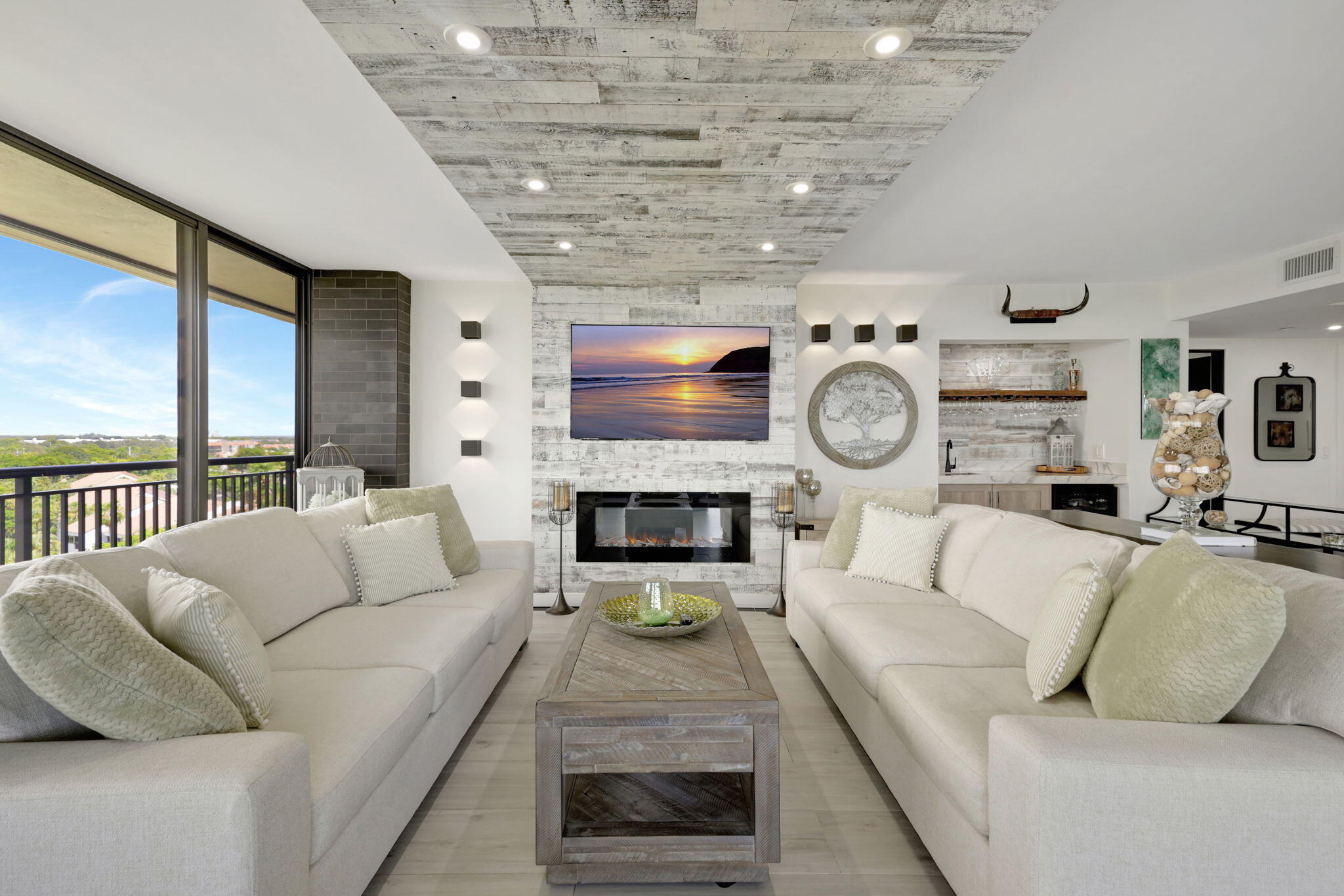 2427 Presidential Way 802