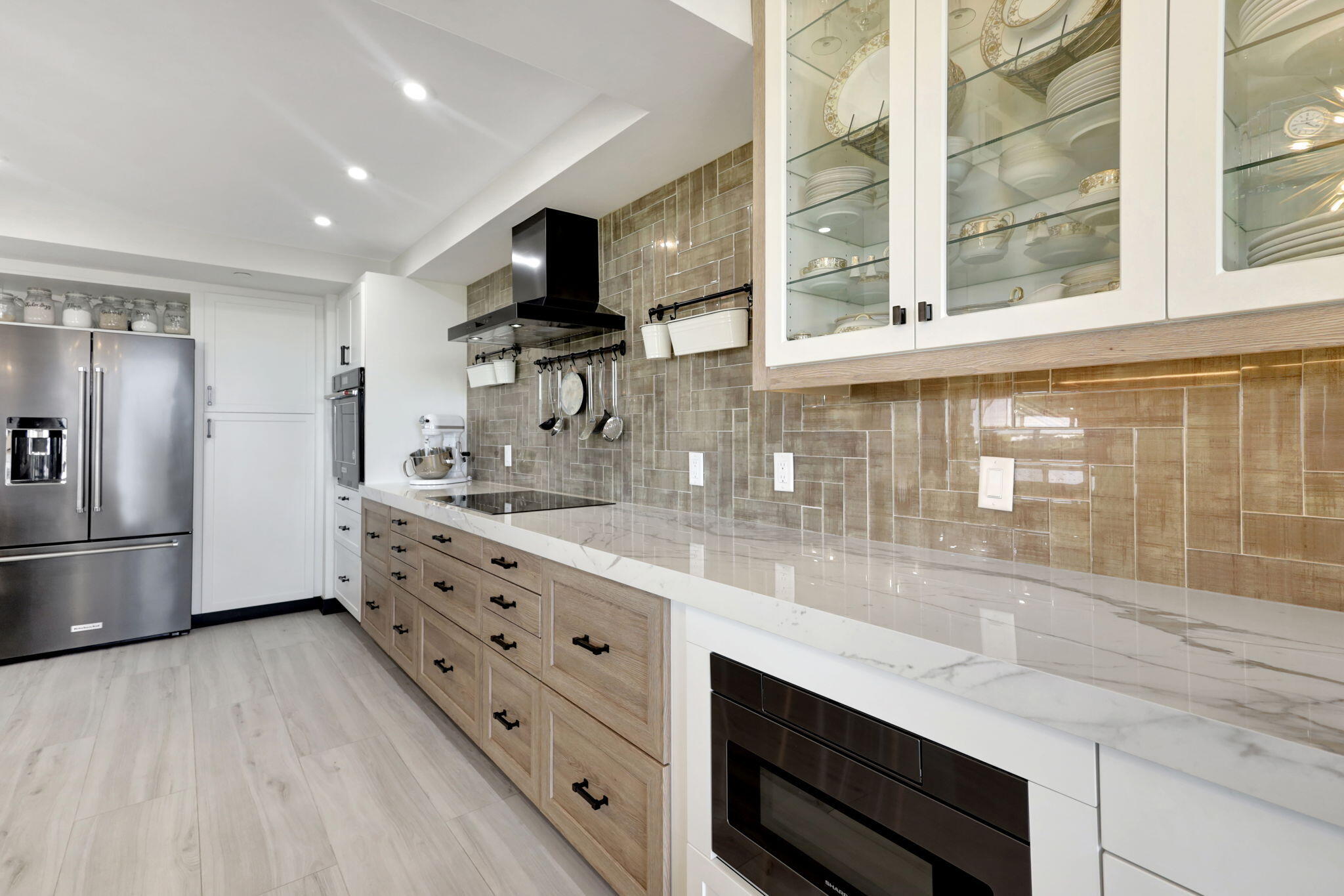 2427 Presidential Way 802