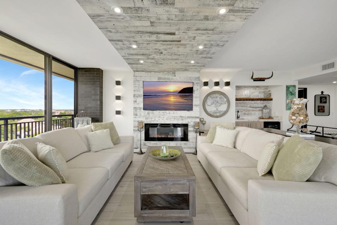 2427 Presidential Way 802