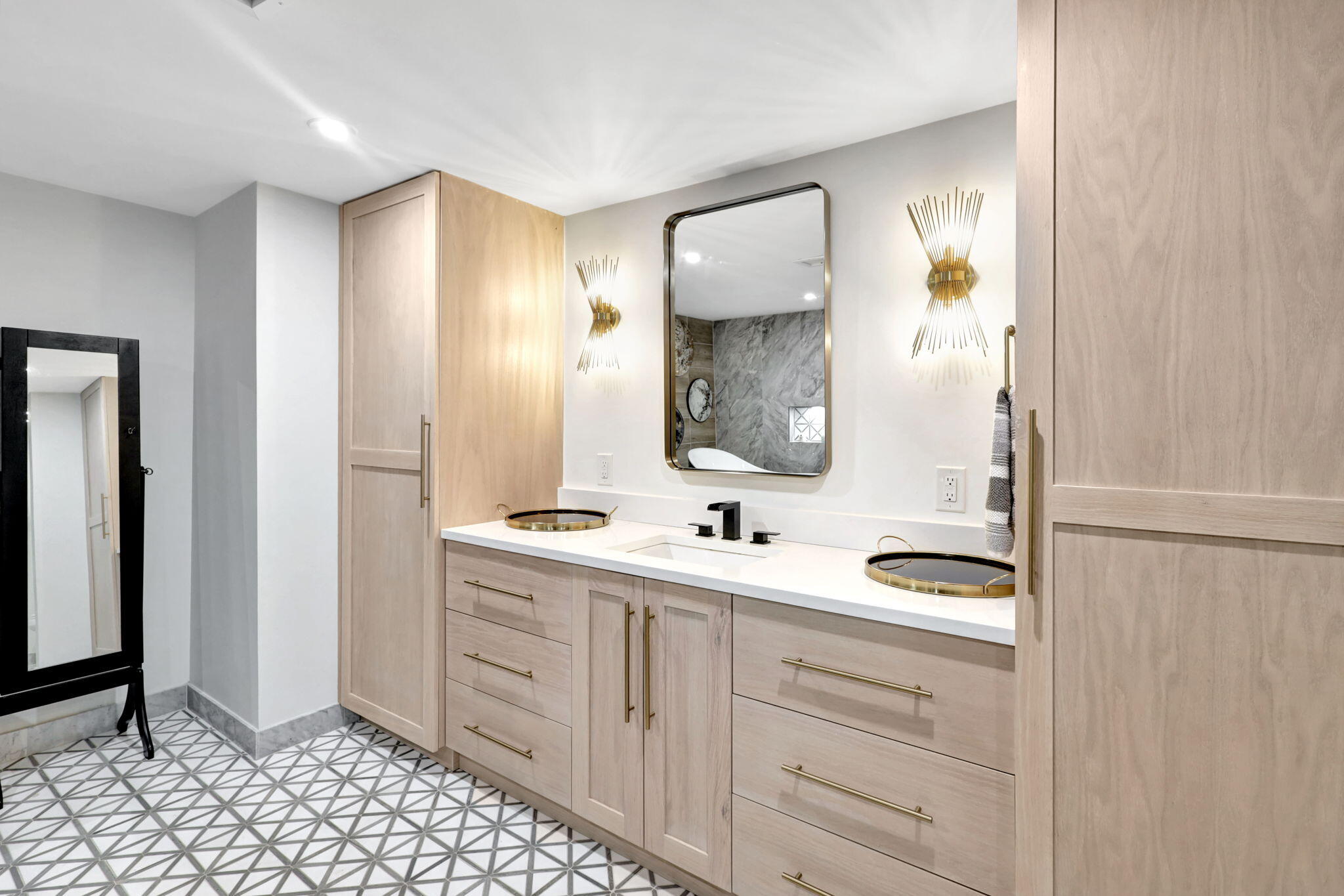 2427 Presidential Way 802