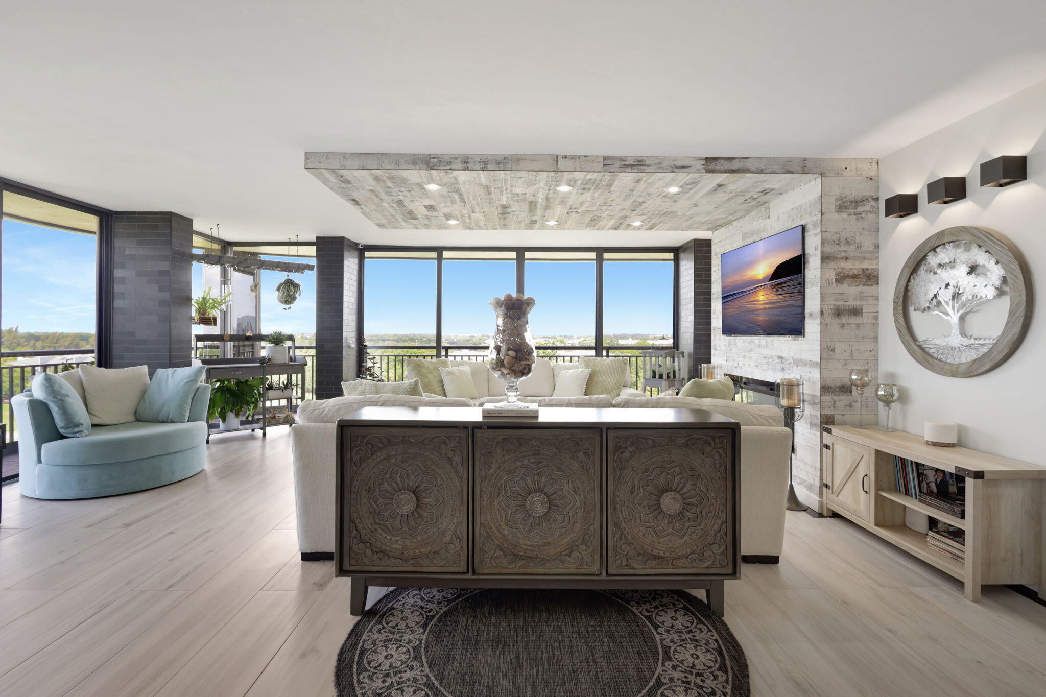 2427 Presidential Way 802