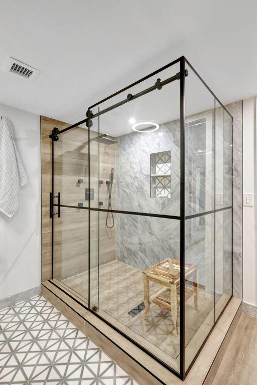 2427 Presidential Way 802