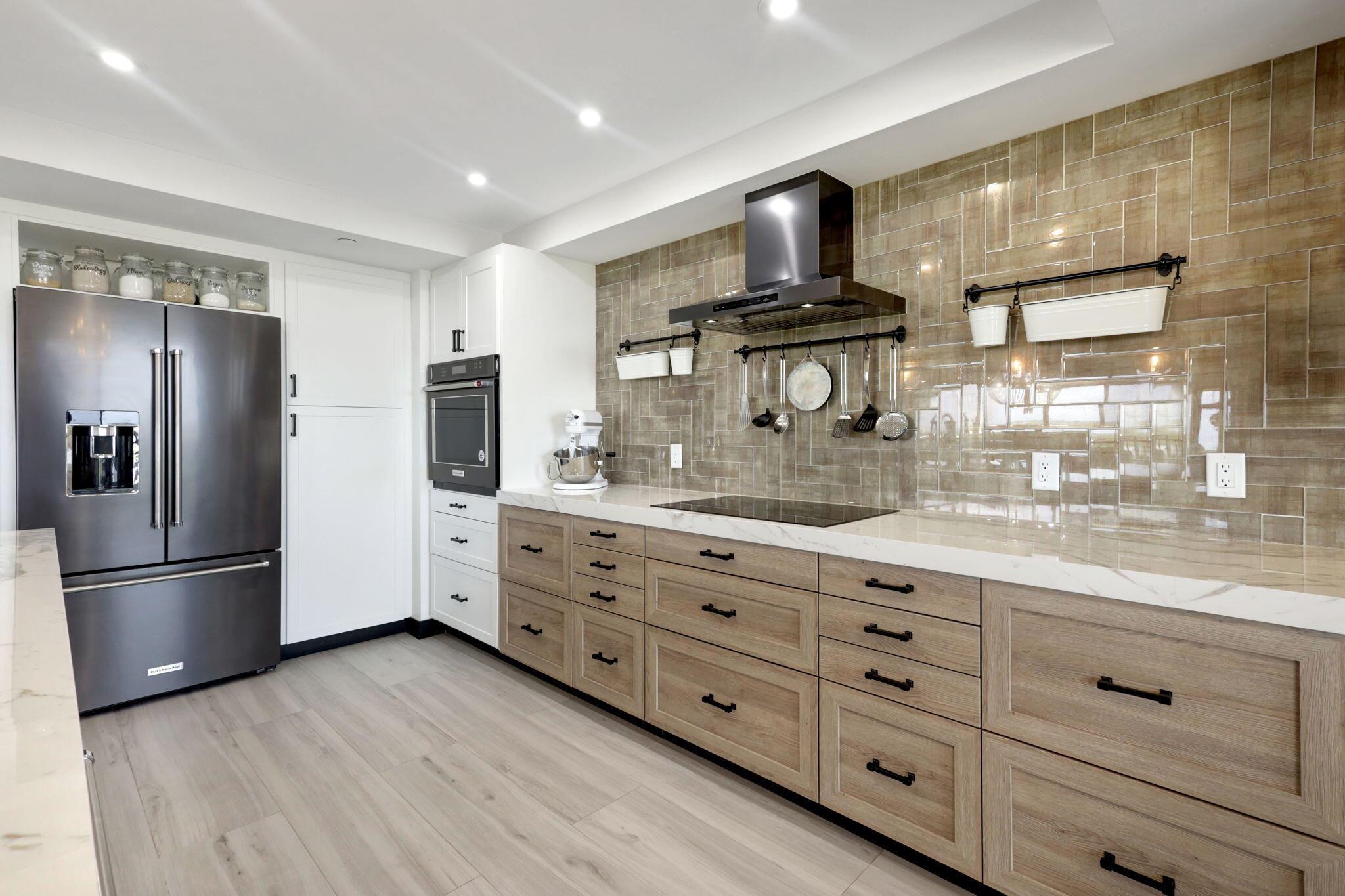 2427 Presidential Way 802