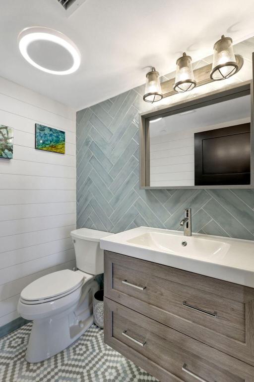 2427 Presidential Way 802