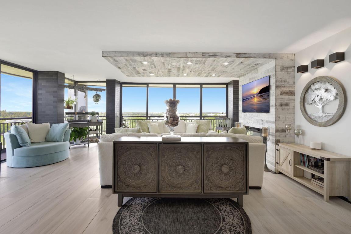 2427 Presidential Way 802