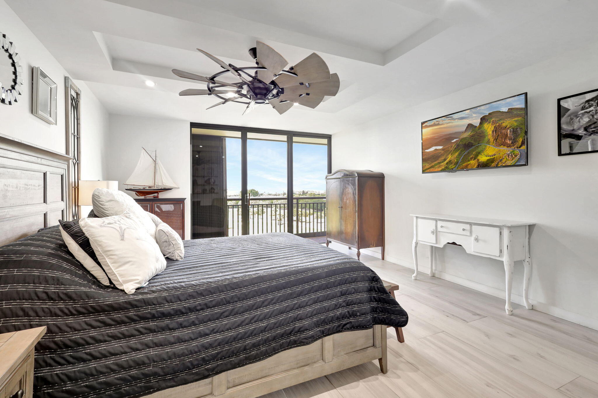 2427 Presidential Way 802