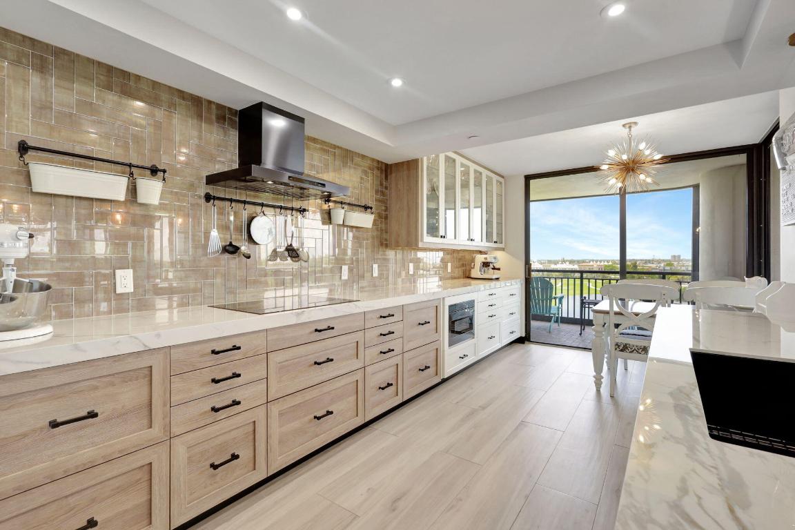 2427 Presidential Way 802