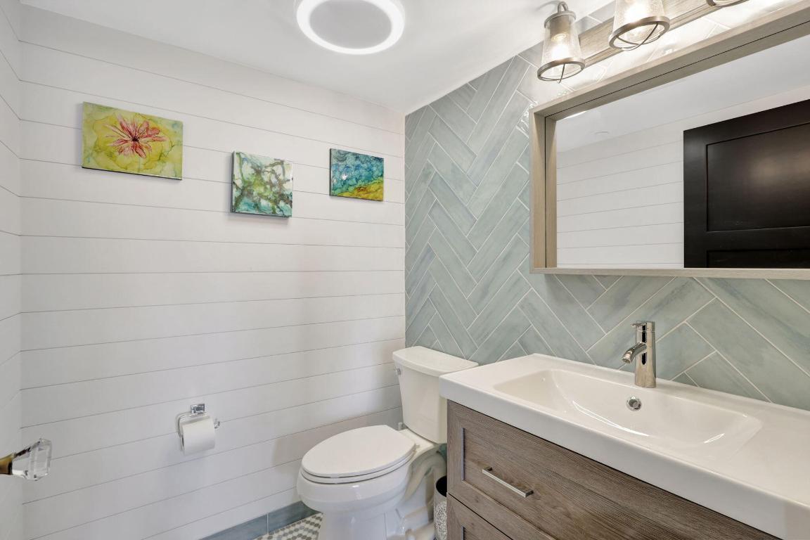 2427 Presidential Way 802