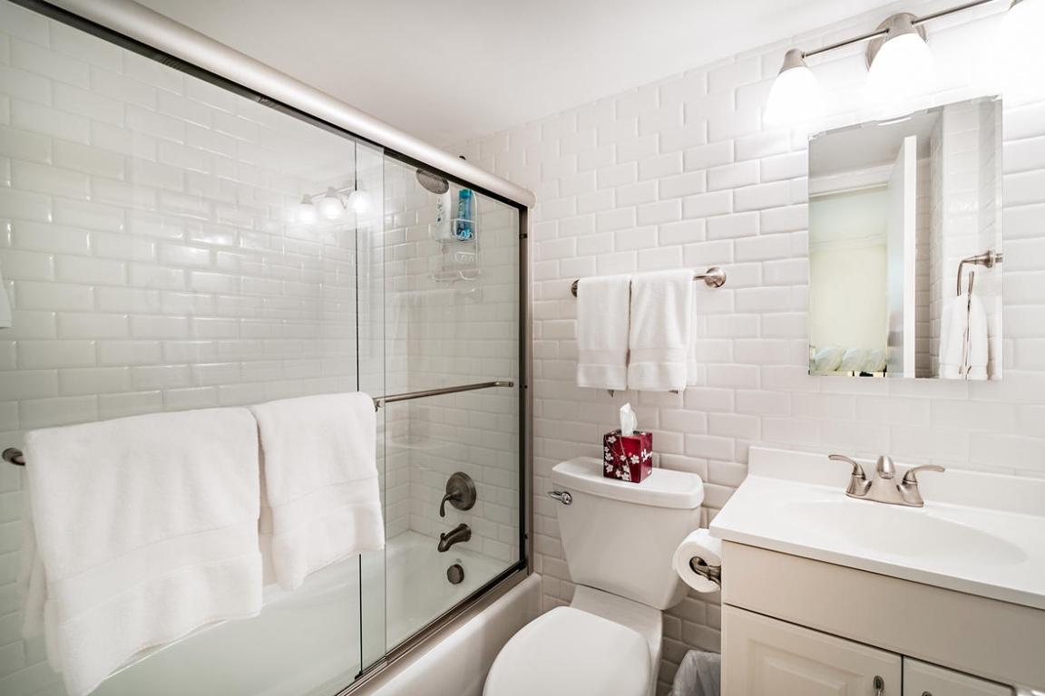 139 Sunrise Avenue 202